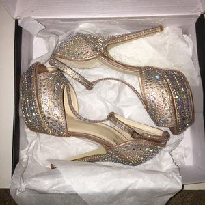 Colin Stuart Sparkle T Strap Heels - Size 9 NWB